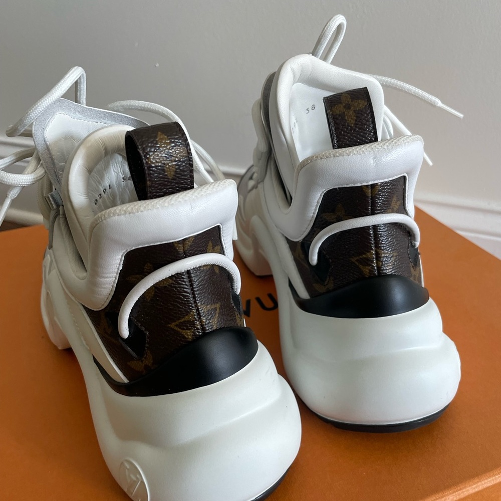 Louis Vuitton Size 7.5 Sneakers - Pristine Condition - Picture 4 of 4